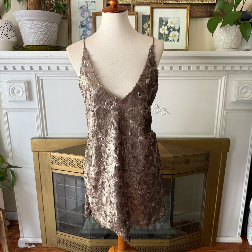 NWT UA Motel purpura dress in sequin antique gold - Picture 3 of 8